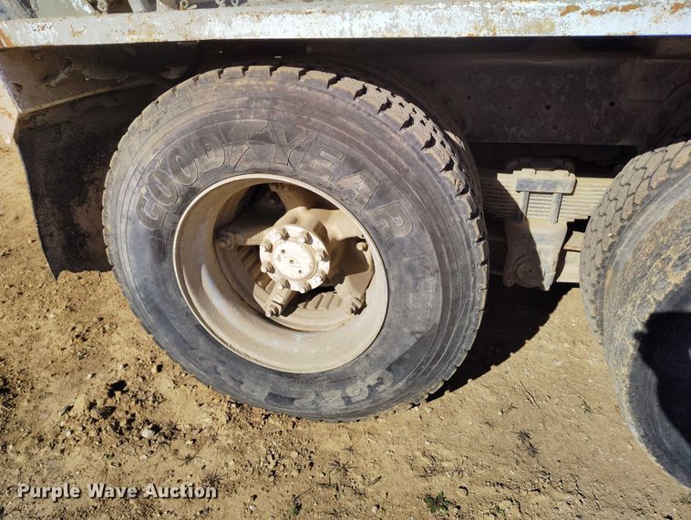 image for item DT0768 1989 International 2554 volumetric concrete mixer truck