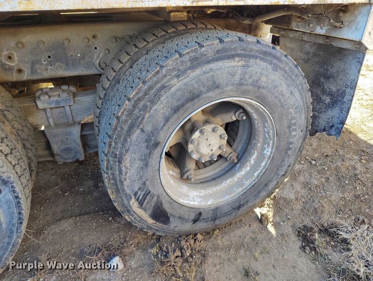 image for item DT0768 1989 International 2554 volumetric concrete mixer truck