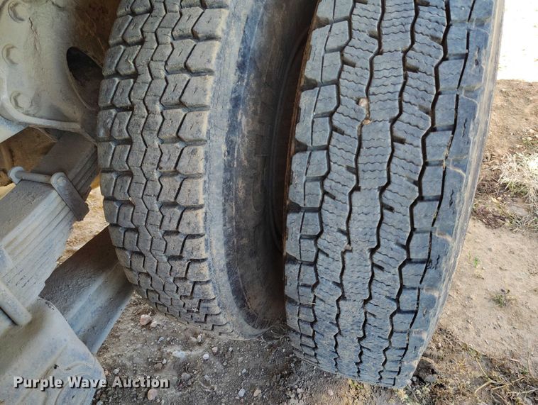 image for item DT0768 1989 International 2554 volumetric concrete mixer truck