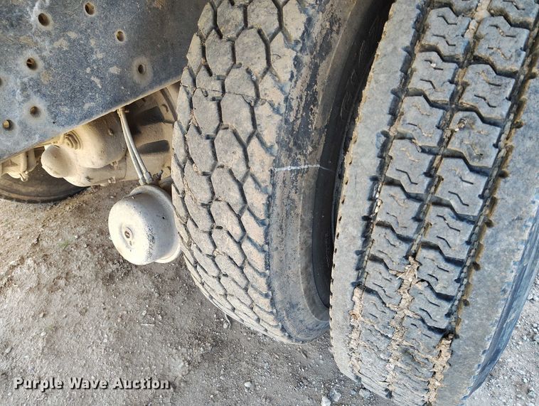 image for item DT0768 1989 International 2554 volumetric concrete mixer truck