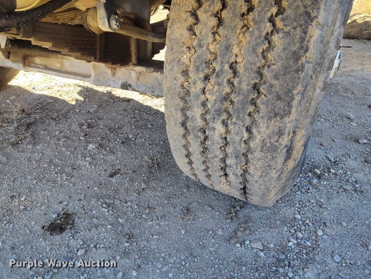 image for item DT0768 1989 International 2554 volumetric concrete mixer truck