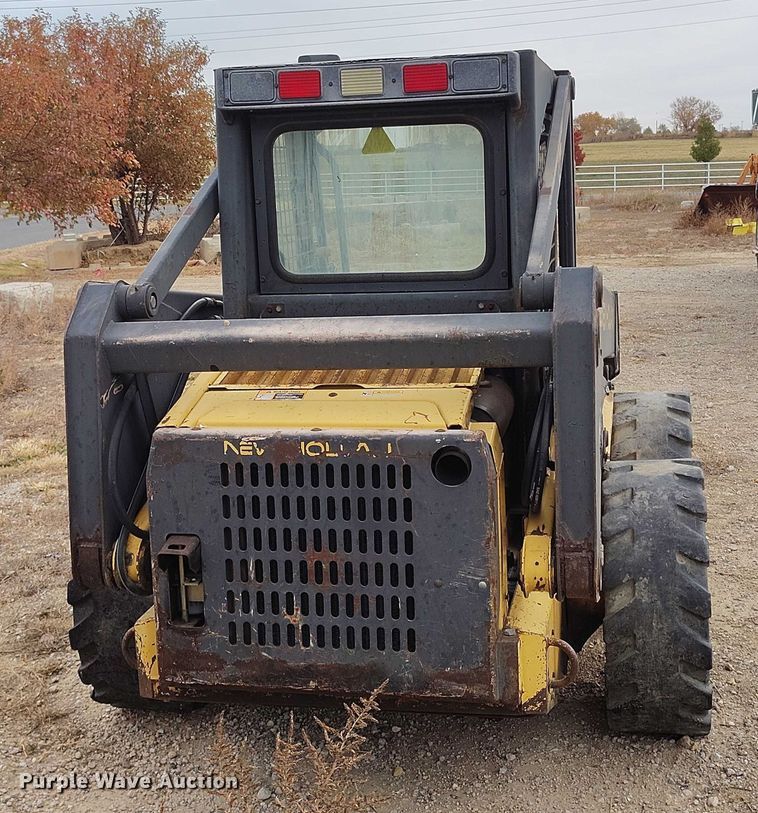 image for item DT0769 1999 New Holland LX 565 skid steer loader