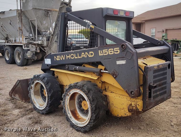image for item DT0769 1999 New Holland LX 565 skid steer loader