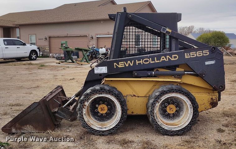 image for item DT0769 1999 New Holland LX 565 skid steer loader