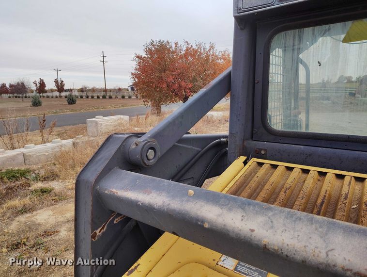 image for item DT0769 1999 New Holland LX 565 skid steer loader