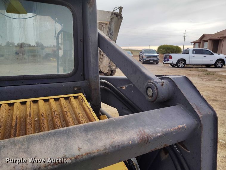 image for item DT0769 1999 New Holland LX 565 skid steer loader