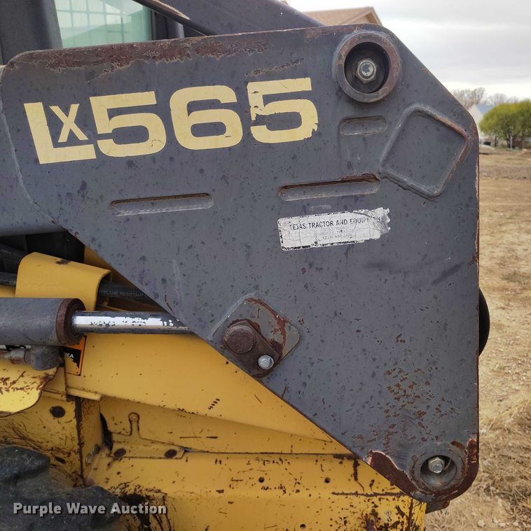image for item DT0769 1999 New Holland LX 565 skid steer loader