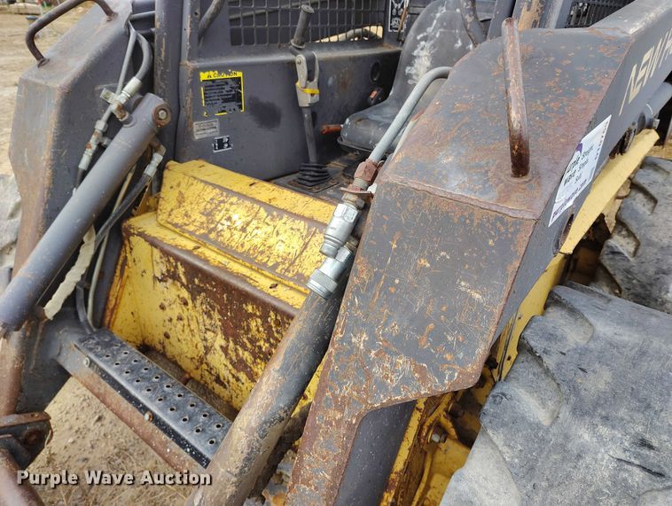 image for item DT0769 1999 New Holland LX 565 skid steer loader