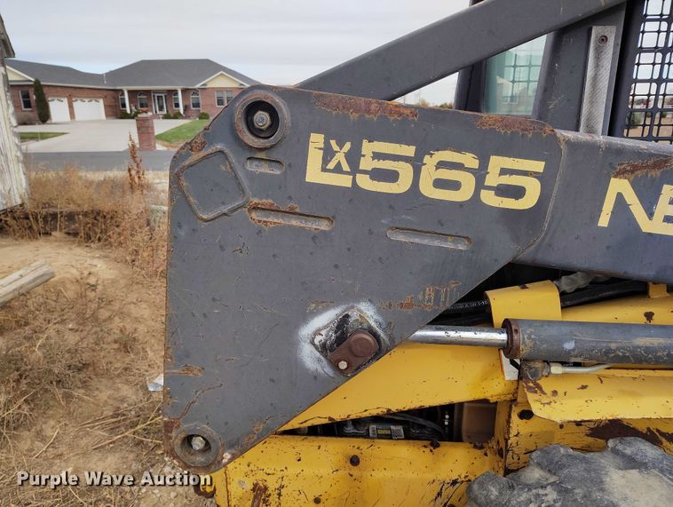 image for item DT0769 1999 New Holland LX 565 skid steer loader