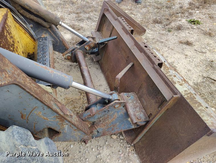 image for item DT0769 1999 New Holland LX 565 skid steer loader