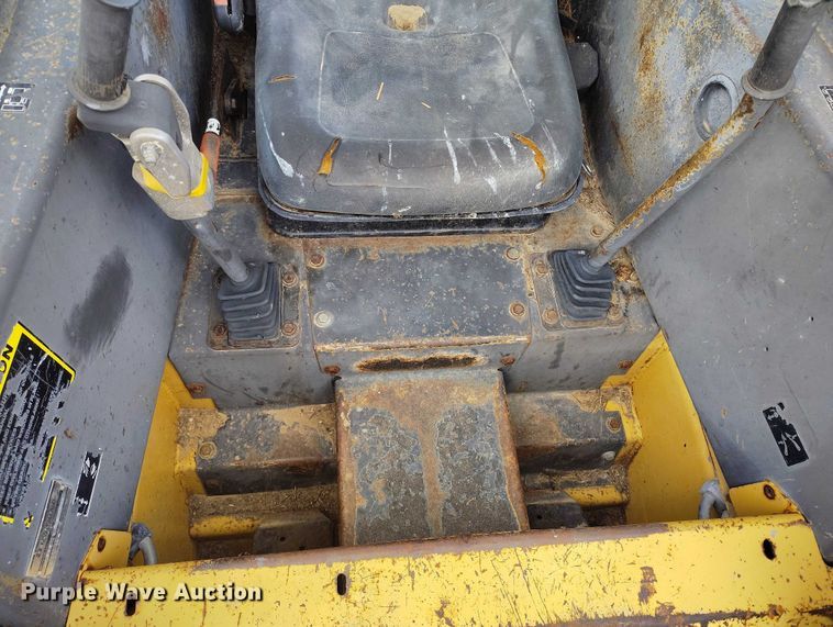 image for item DT0769 1999 New Holland LX 565 skid steer loader
