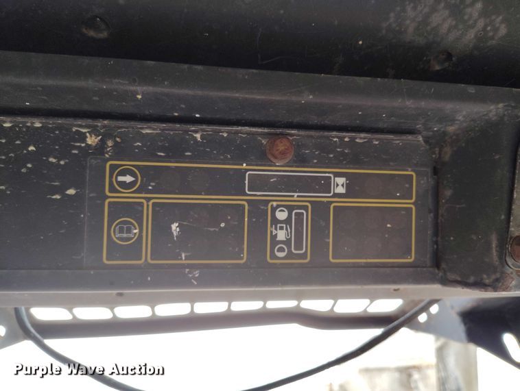 image for item DT0769 1999 New Holland LX 565 skid steer loader