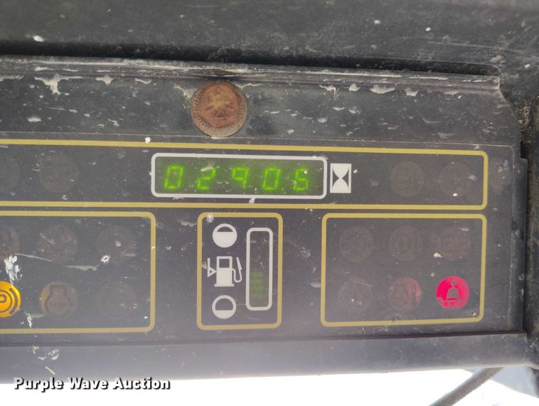 image for item DT0769 1999 New Holland LX 565 skid steer loader