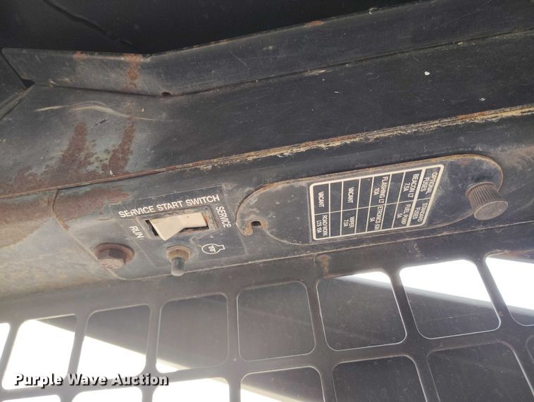 image for item DT0769 1999 New Holland LX 565 skid steer loader