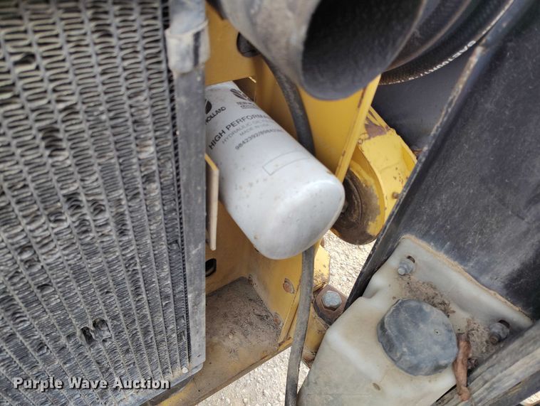 image for item DT0769 1999 New Holland LX 565 skid steer loader