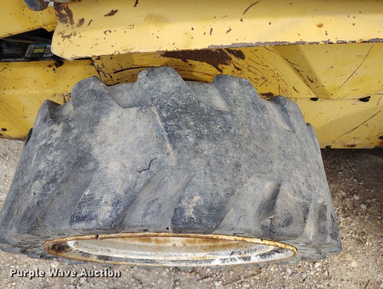 image for item DT0769 1999 New Holland LX 565 skid steer loader