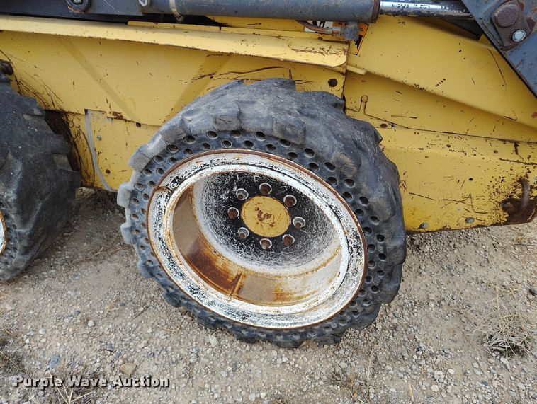 image for item DT0769 1999 New Holland LX 565 skid steer loader