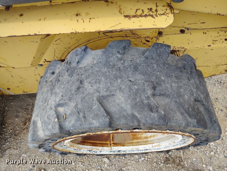 image for item DT0769 1999 New Holland LX 565 skid steer loader