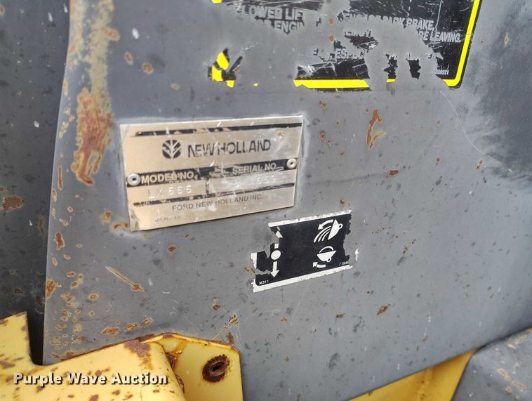 image for item DT0769 1999 New Holland LX 565 skid steer loader