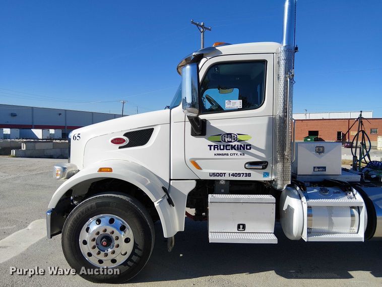 image for item DU3671 2017 Peterbilt  567 semi truck