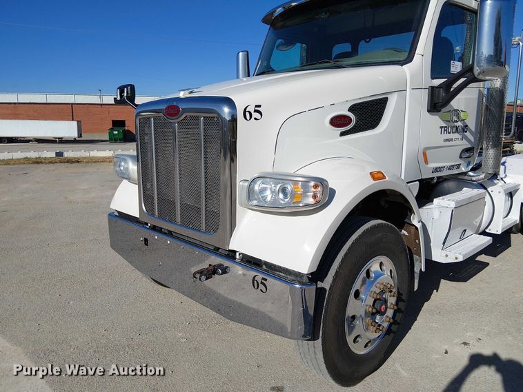 image for item DU3671 2017 Peterbilt  567 semi truck