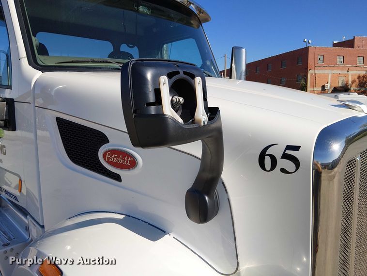 image for item DU3671 2017 Peterbilt  567 semi truck