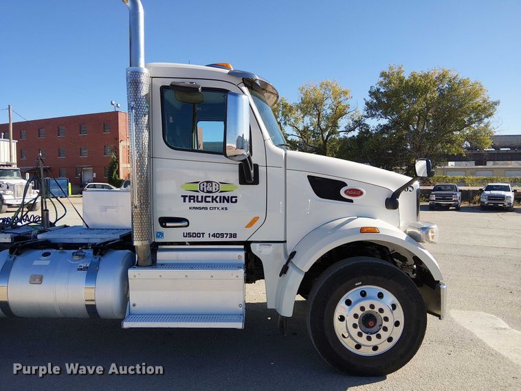 image for item DU3671 2017 Peterbilt  567 semi truck