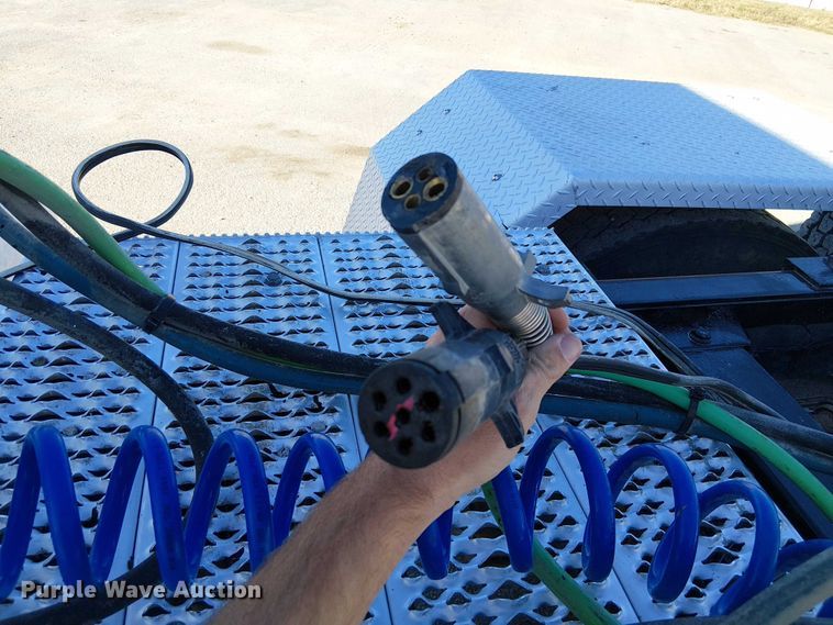 image for item DU3671 2017 Peterbilt  567 semi truck