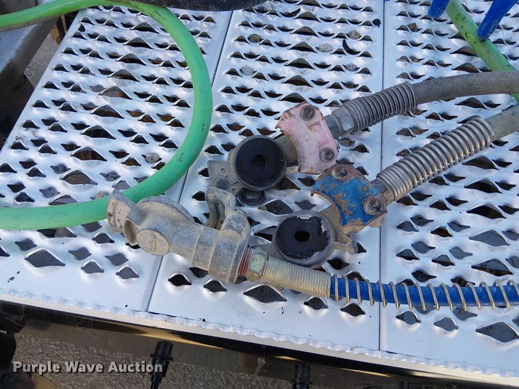 image for item DU3671 2017 Peterbilt  567 semi truck