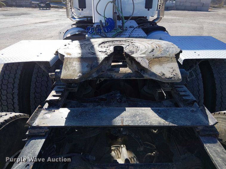 image for item DU3671 2017 Peterbilt  567 semi truck