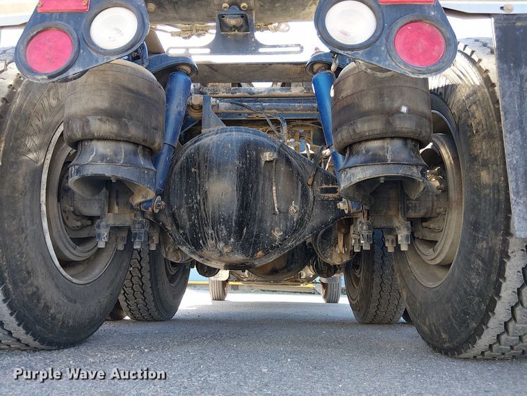 image for item DU3671 2017 Peterbilt  567 semi truck