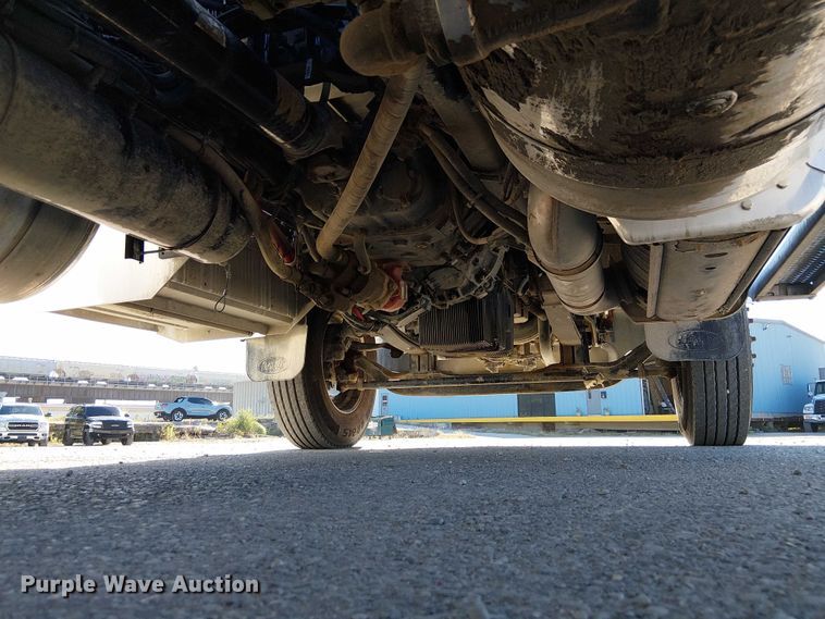 image for item DU3671 2017 Peterbilt  567 semi truck