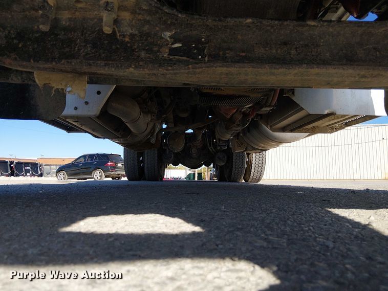 image for item DU3671 2017 Peterbilt  567 semi truck