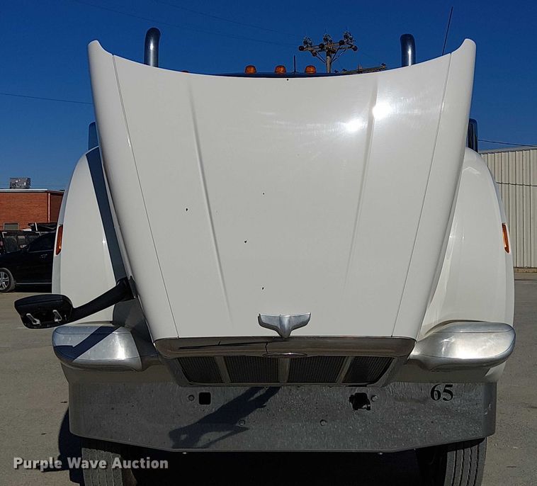 image for item DU3671 2017 Peterbilt  567 semi truck