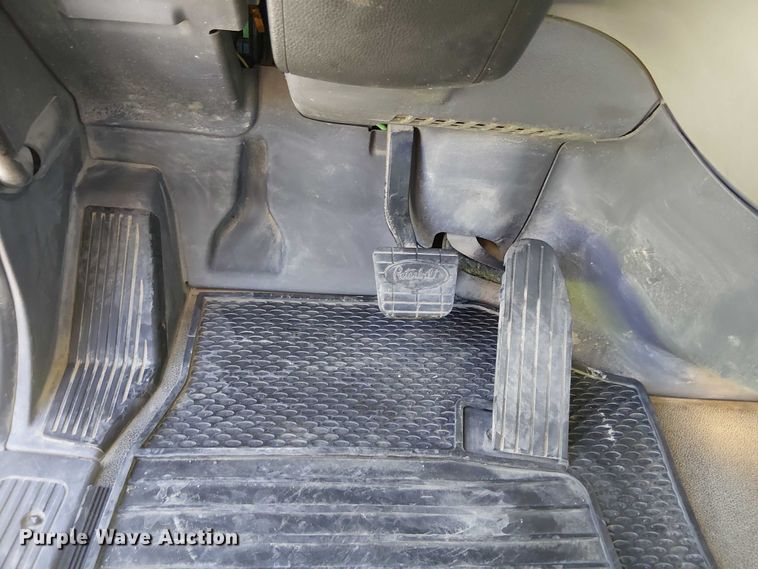 image for item DU3671 2017 Peterbilt  567 semi truck