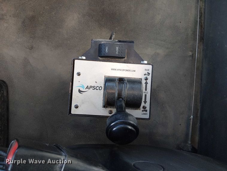 image for item DU3671 2017 Peterbilt  567 semi truck