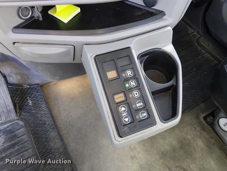 image for item DU3671 2017 Peterbilt  567 semi truck