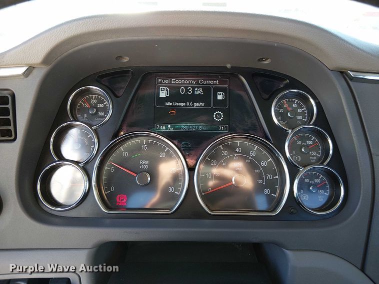 image for item DU3671 2017 Peterbilt  567 semi truck