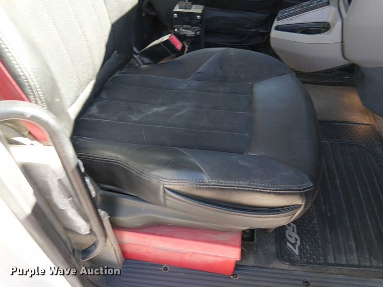 image for item DU3671 2017 Peterbilt  567 semi truck