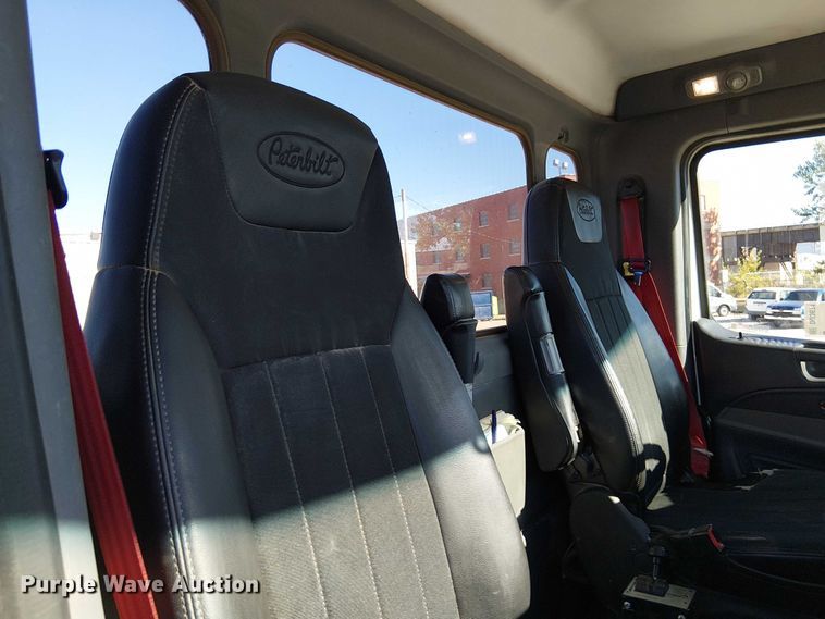 image for item DU3671 2017 Peterbilt  567 semi truck