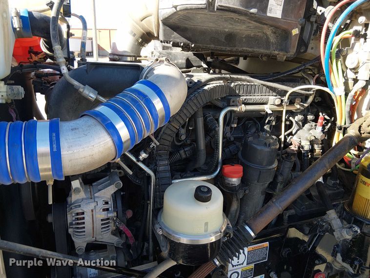 image for item DU3671 2017 Peterbilt  567 semi truck