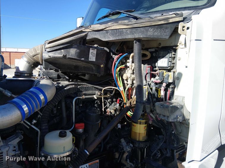 image for item DU3671 2017 Peterbilt  567 semi truck