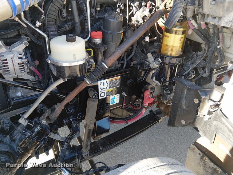 image for item DU3671 2017 Peterbilt  567 semi truck