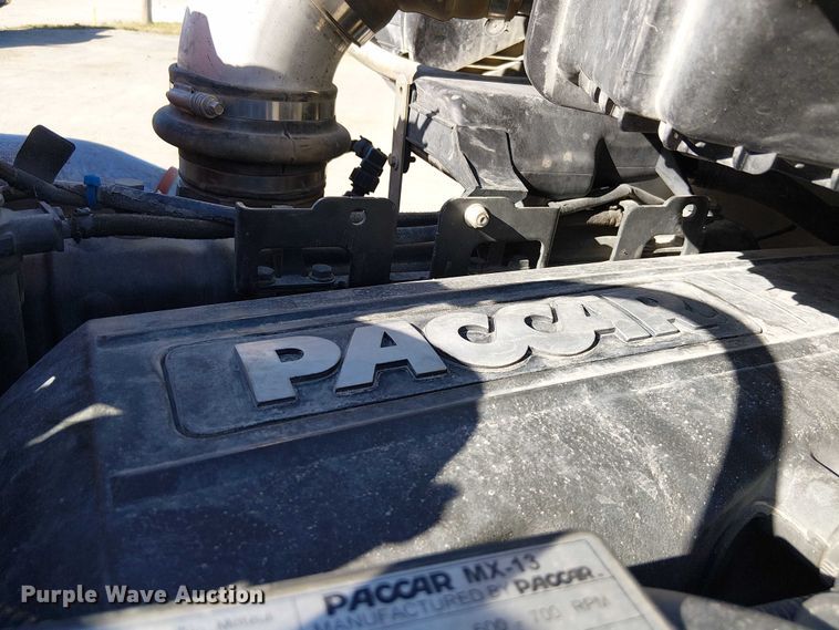 image for item DU3671 2017 Peterbilt  567 semi truck