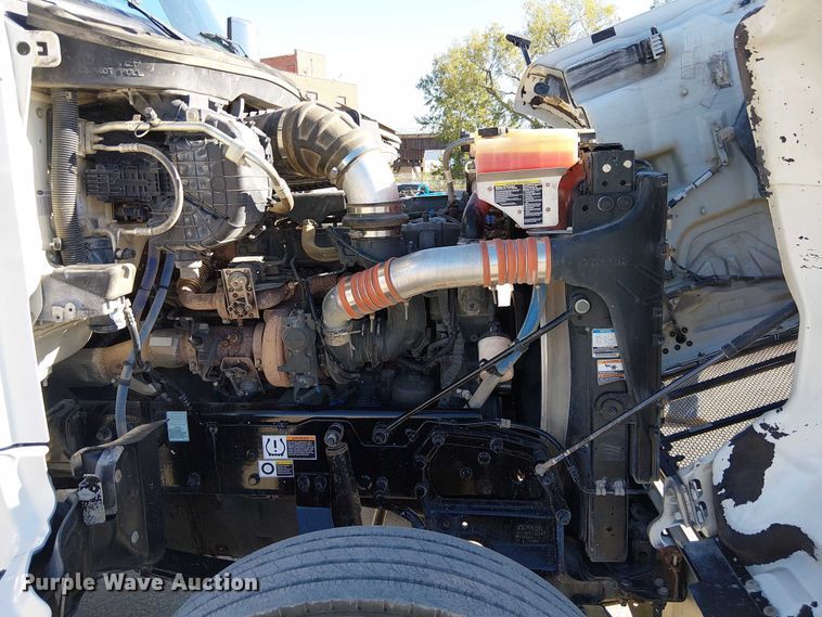 image for item DU3671 2017 Peterbilt  567 semi truck