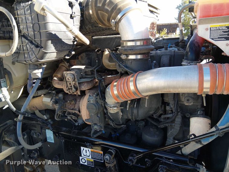 image for item DU3671 2017 Peterbilt  567 semi truck