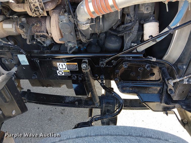 image for item DU3671 2017 Peterbilt  567 semi truck