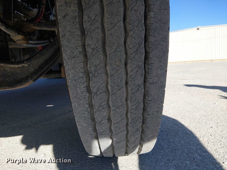 image for item DU3671 2017 Peterbilt  567 semi truck