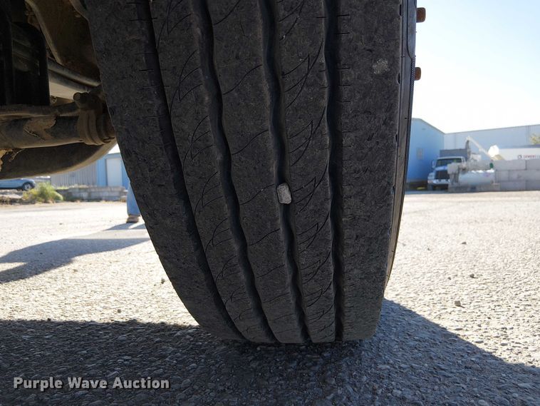 image for item DU3671 2017 Peterbilt  567 semi truck