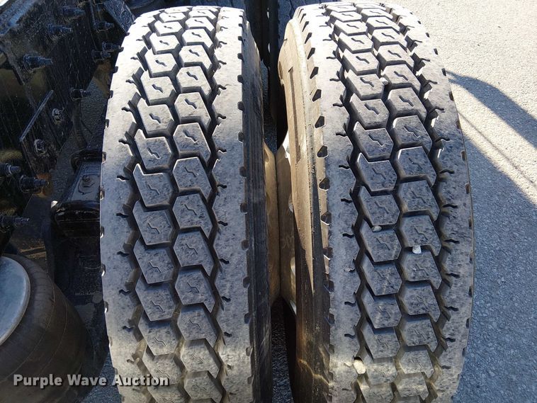 image for item DU3671 2017 Peterbilt  567 semi truck